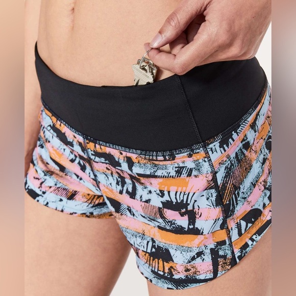 Lululemon Speed Up Short 2.5" in Inversion Multi / Black Size 8 - Picture 5 of 9